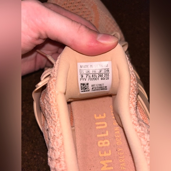 Adidas Ultraboost 4.0 - Picture 3 of 5